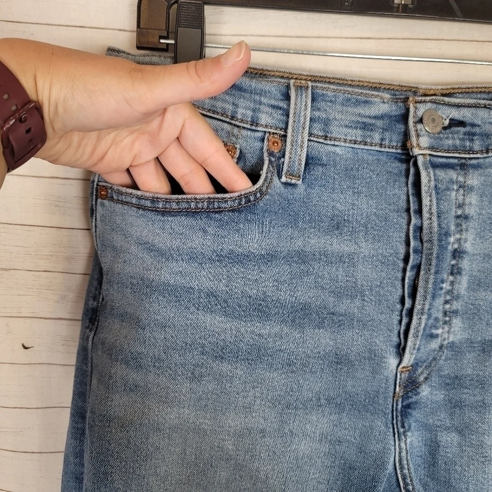 LEVI'S WEDGIE STRAIGHT FRAYED HEM BUTTON FRONT JEANS, SZ 32
